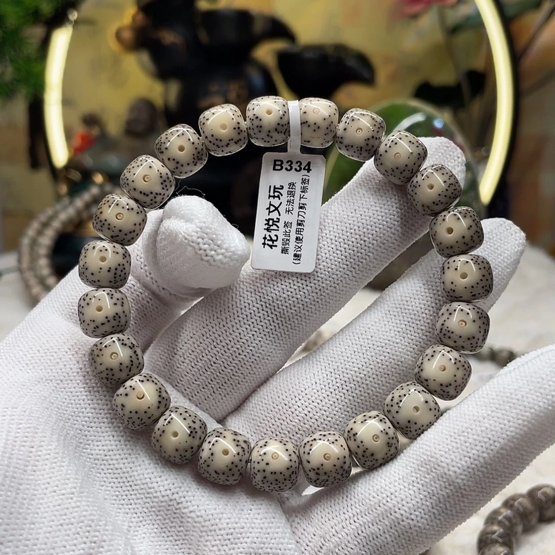 吊坠星月菩提10*9瓷白双留白针尖星b334