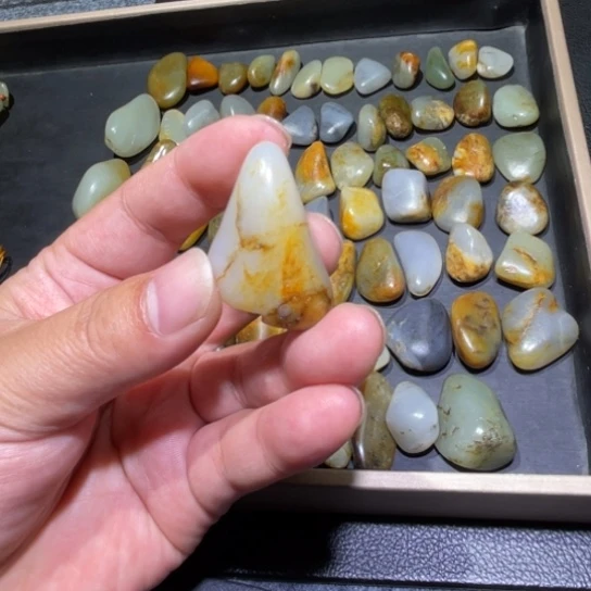 招***W和田玉未镶嵌颈饰