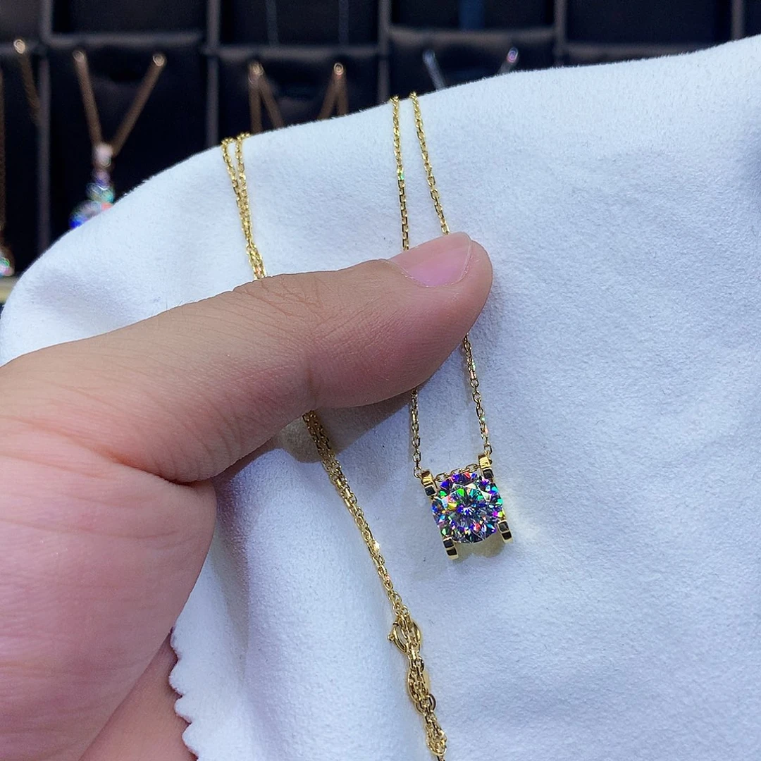 合成碳硅石吊坠(赠链)18K金镶嵌空*?