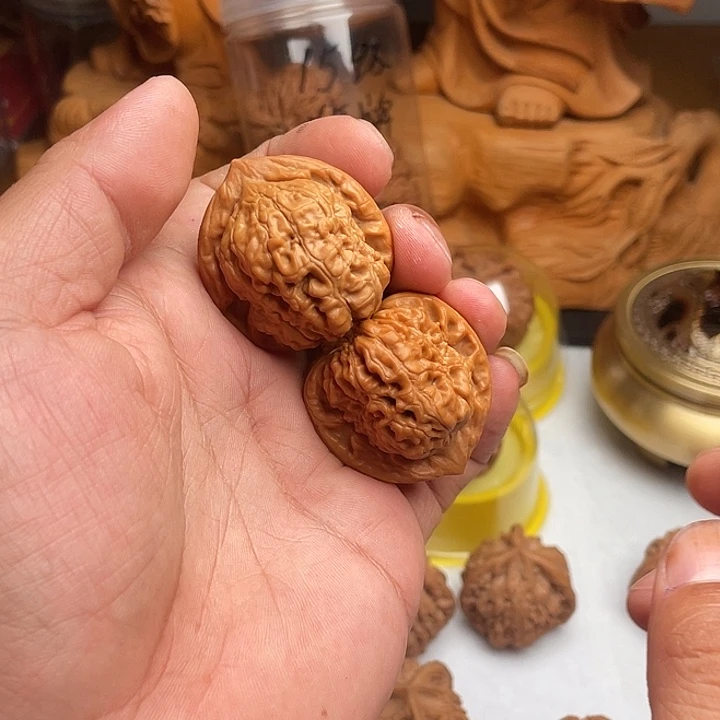 F***w文玩核桃吊坠金字塔