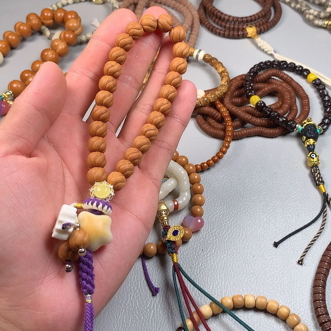 吊坠猴头核桃。。。。。。。。。。。