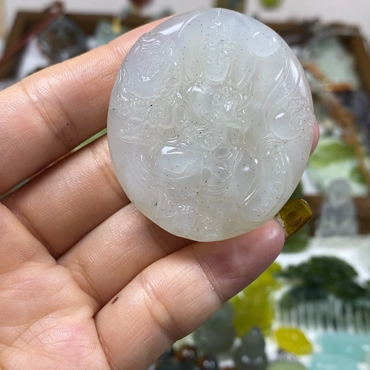 未镶嵌蛇纹石玉吊坠