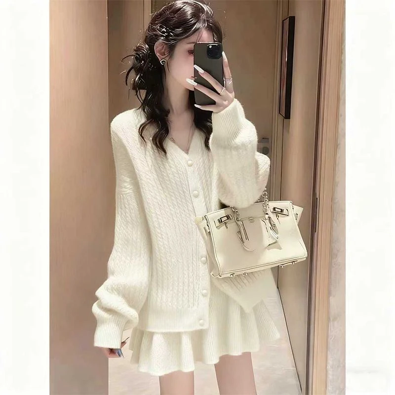 大码胖MM秋冬高级感软糯针织毛衣搭半身裙套装气质通勤两件套装