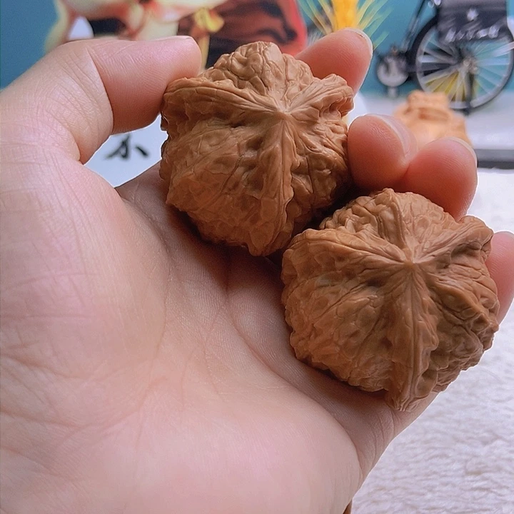 把件文玩核桃东**剪三棱