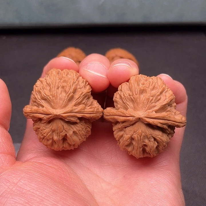 文玩核桃吊坠白狮子38尺全品