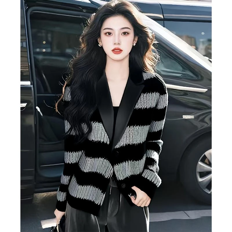 时尚拼接休闲开衫毛衣外套女2025年春季新款高级感洋气条纹针织衫