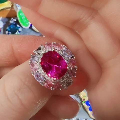 未镶嵌颈饰红宝石