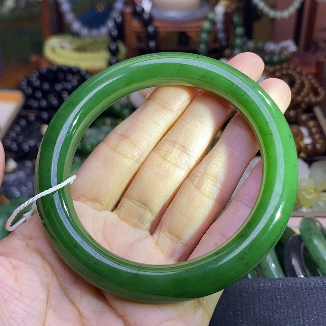 和田玉未镶嵌颈饰58.6 碧玉胖圆条脂膏级手镯辣绿