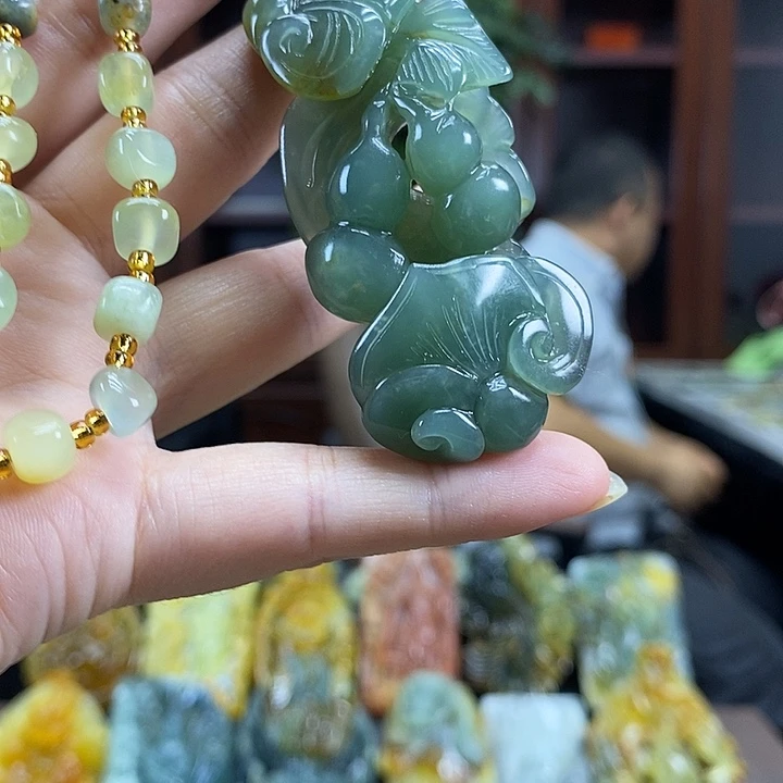 未镶嵌蛇纹石玉颈饰