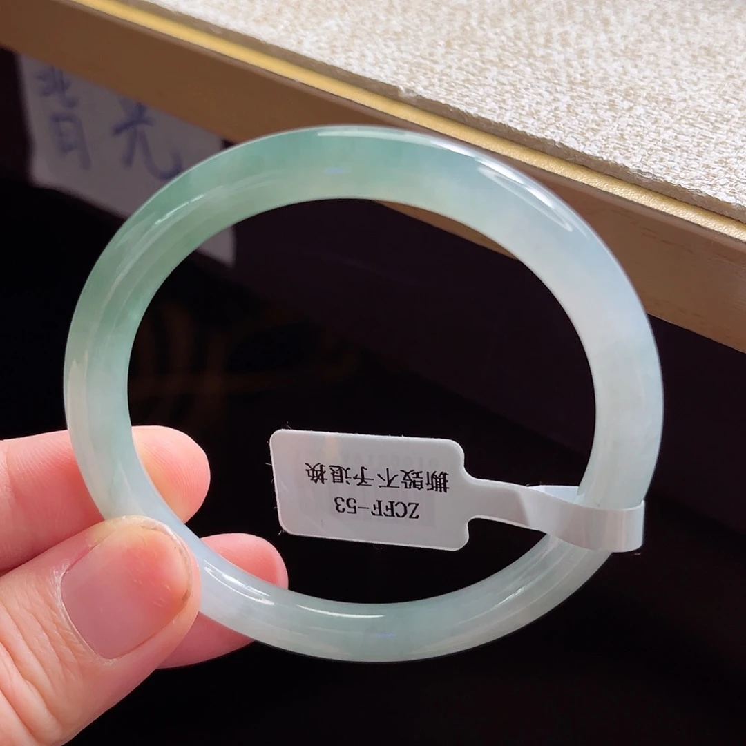 翡翠手镯未镶嵌手镯