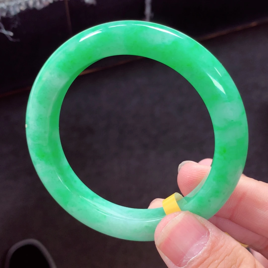 翡翠手镯未镶嵌缅甸