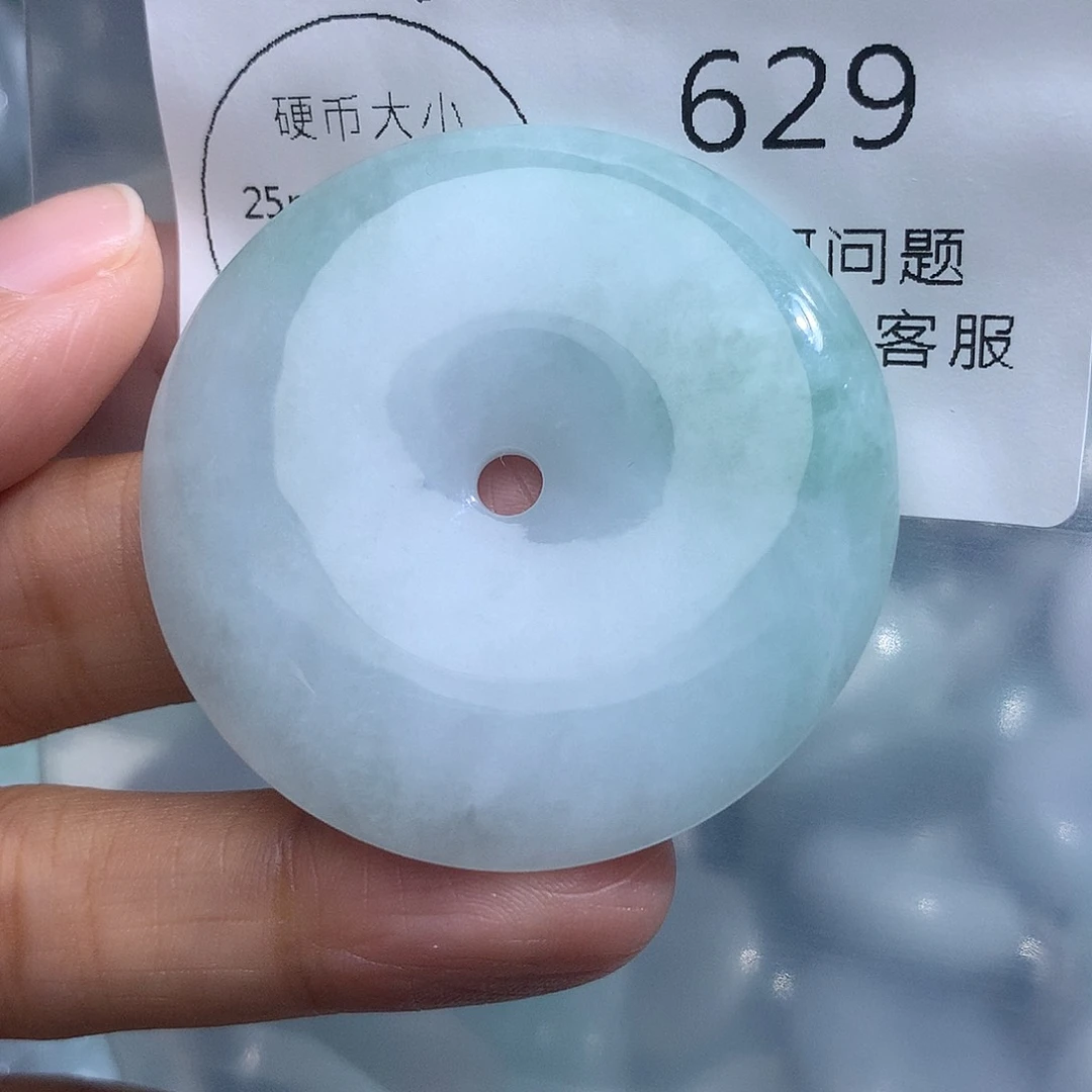 翡翠未镶嵌颈饰529。