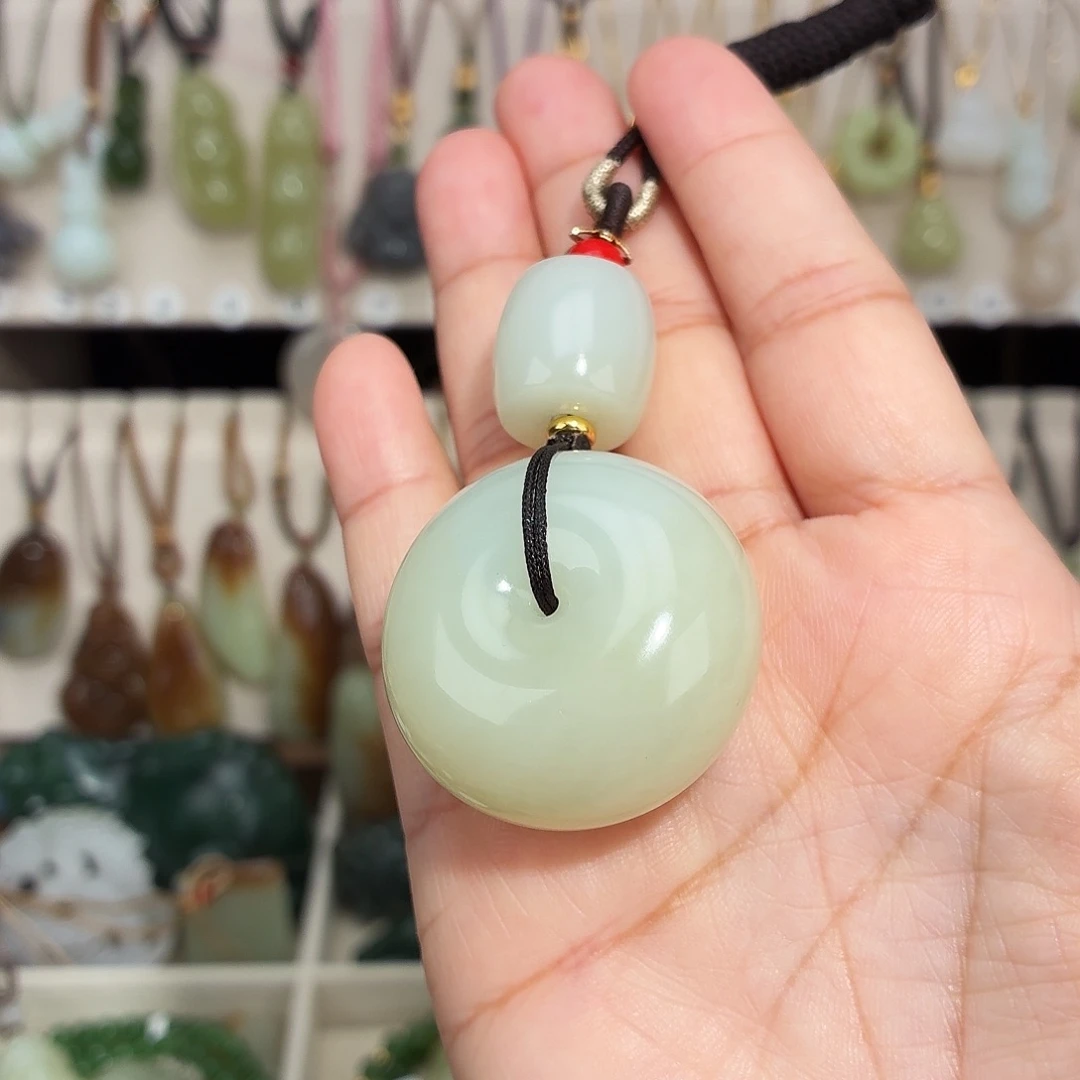 和田玉未镶嵌颈饰平安扣又厚又大