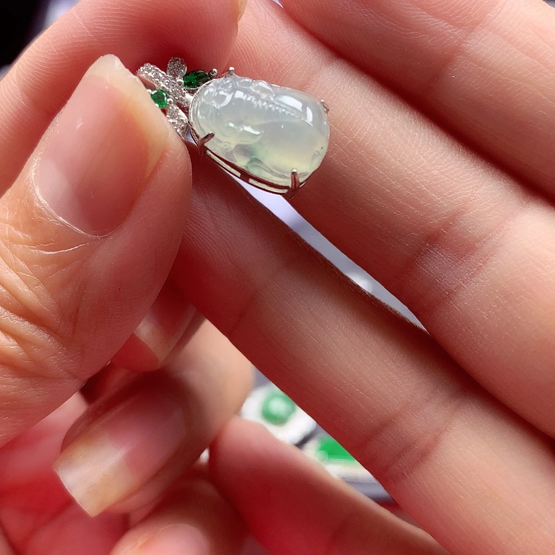 翡翠银S925镶嵌颈饰翡翠