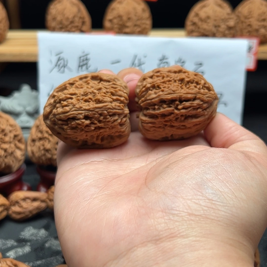 过***酱文玩核桃吊坠南疆