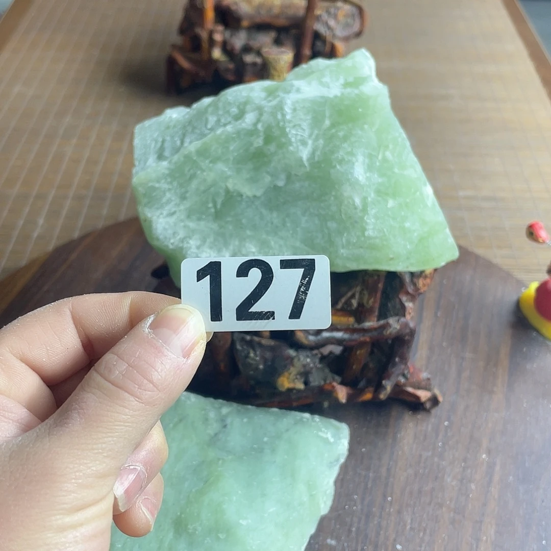 用***师蛇纹石玉未镶嵌原石