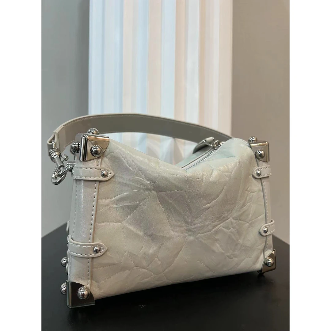 TOLEX2025新款手工女包油蜡软白色