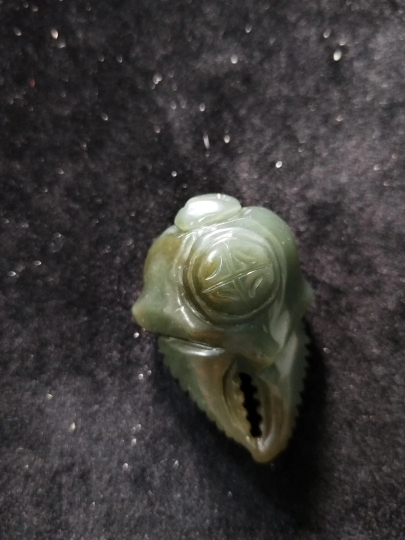 新疆和田玉吊坠.