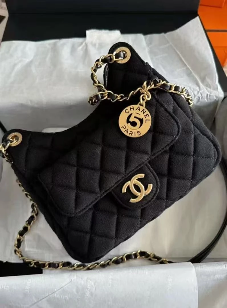 99新 Chanel/香奈儿  23C 黑金天猫精灵hobo包 19cm 10645940