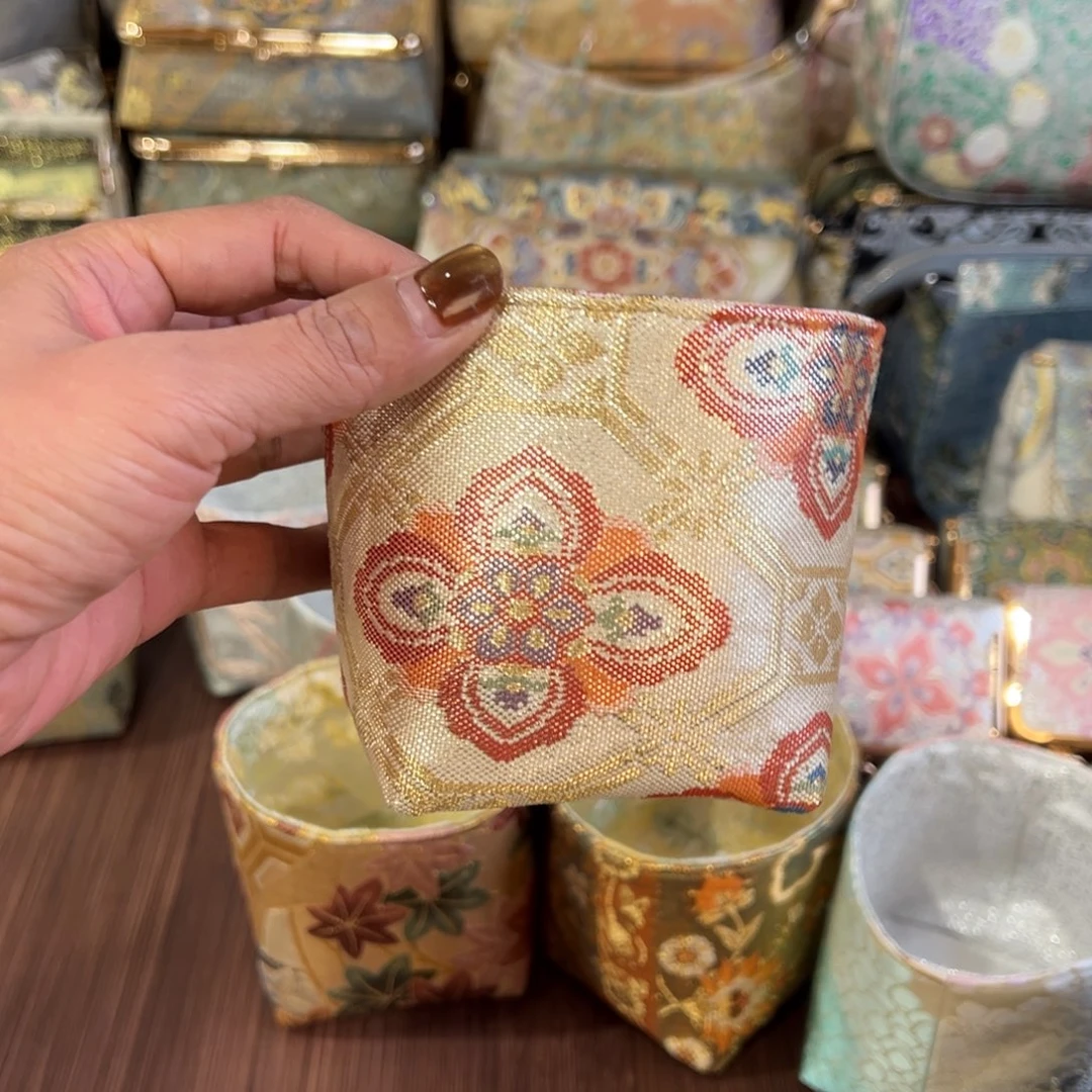 境***境蚕丝花卉收纳笔筒