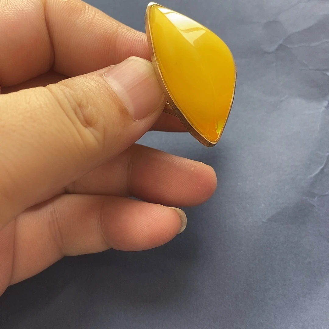 裸石琥珀未镶嵌戒指