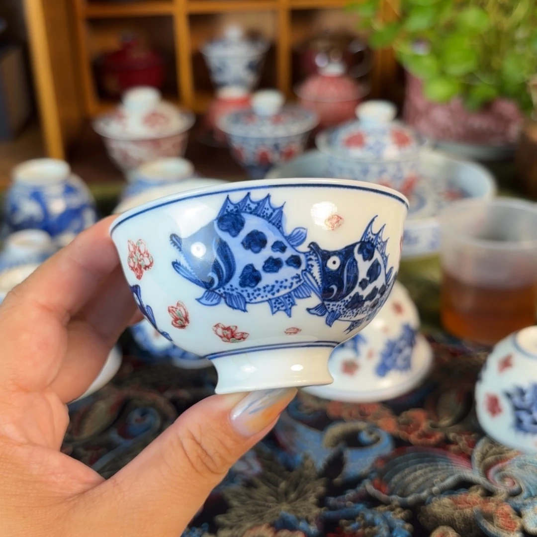 微瑕青花釉里红桃花鳜鱼小脚杯