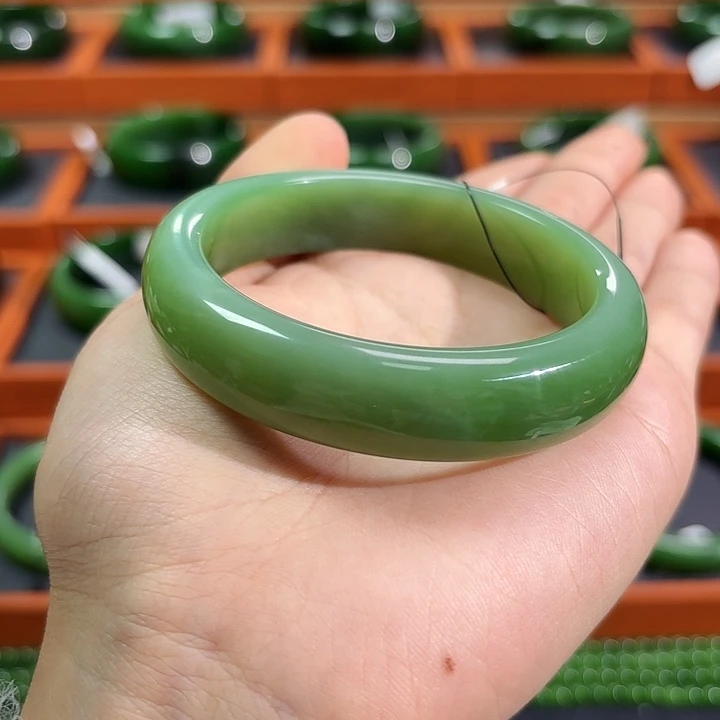 和田玉（碧玉）未镶嵌手镯粉绿猫眼5556