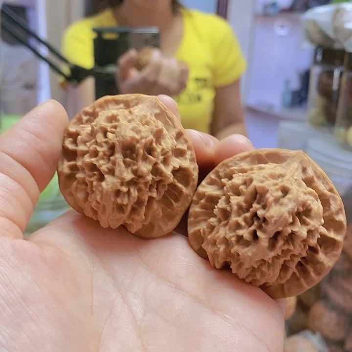 【闪购商品】文玩核桃把件44红皮乾隆纹