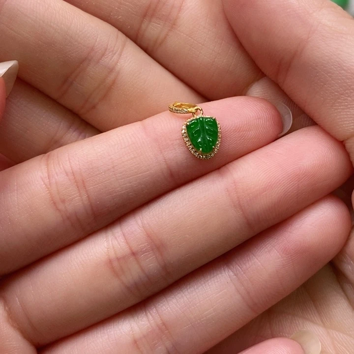 翡翠未镶嵌颈饰吊坠