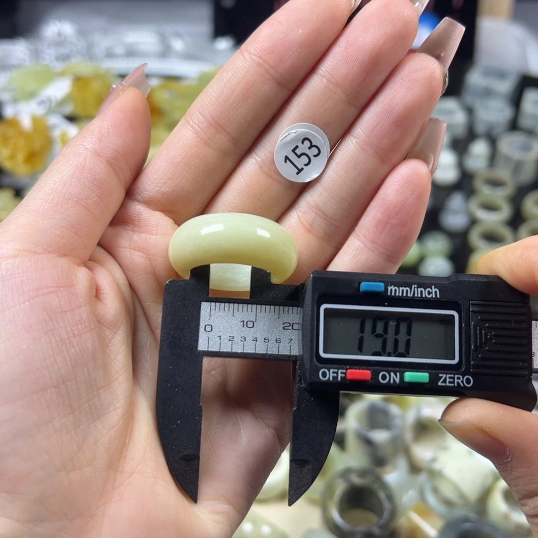 蛇纹石玉未镶嵌戒指