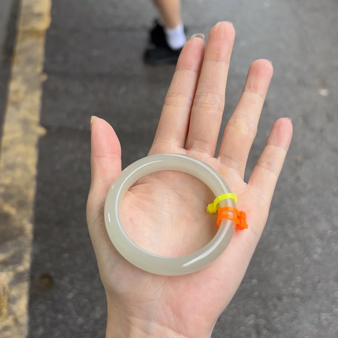 石英质玉未镶嵌手镯