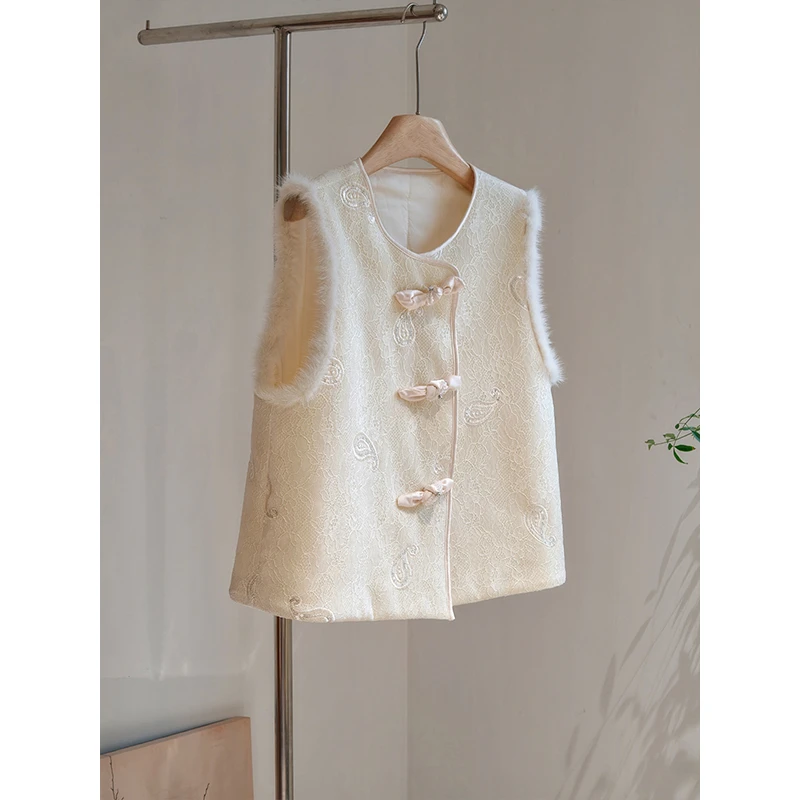 新中式国风重工绣花拼毛毛夹棉马甲2026早春新款复古盘扣亮片上衣