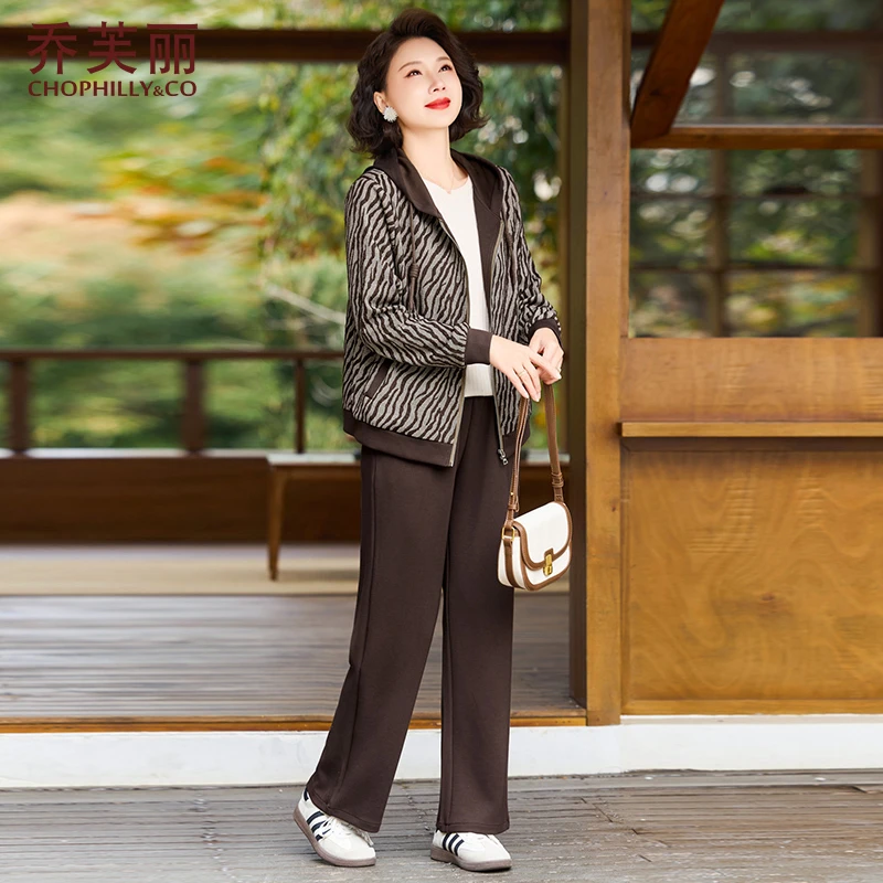 妈妈秋装运动套装2025新款中老年女士春秋外套洋气大码休闲两件套