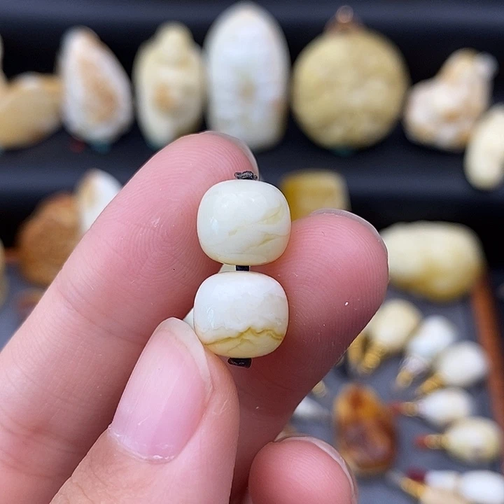 裸石琥珀未镶嵌10对珠c146