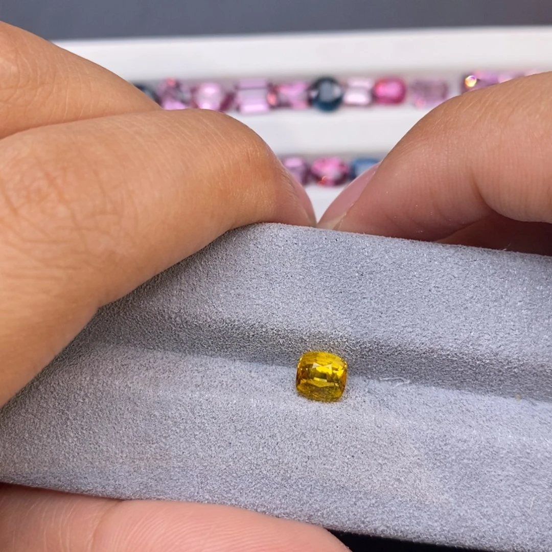 裸石蓝宝石天然黄蓝宝方形金丝雀今天明亮1.1克拉