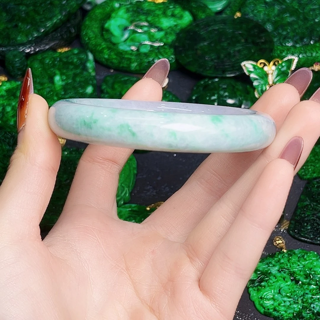 颈饰未镶嵌翡翠多样性