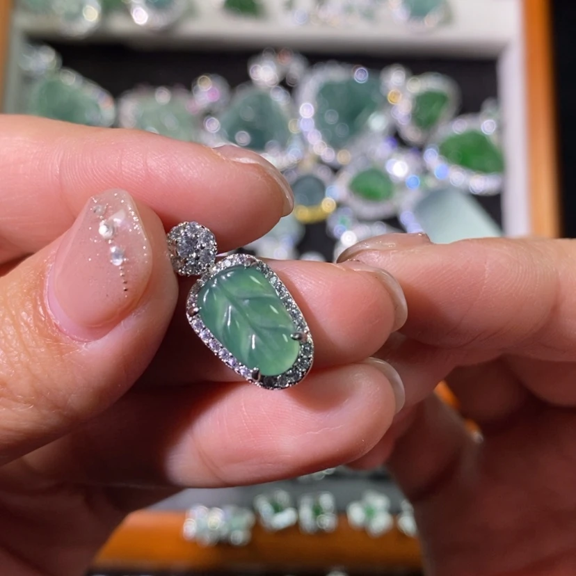 【闪购商品】翡翠颈饰未镶嵌天然