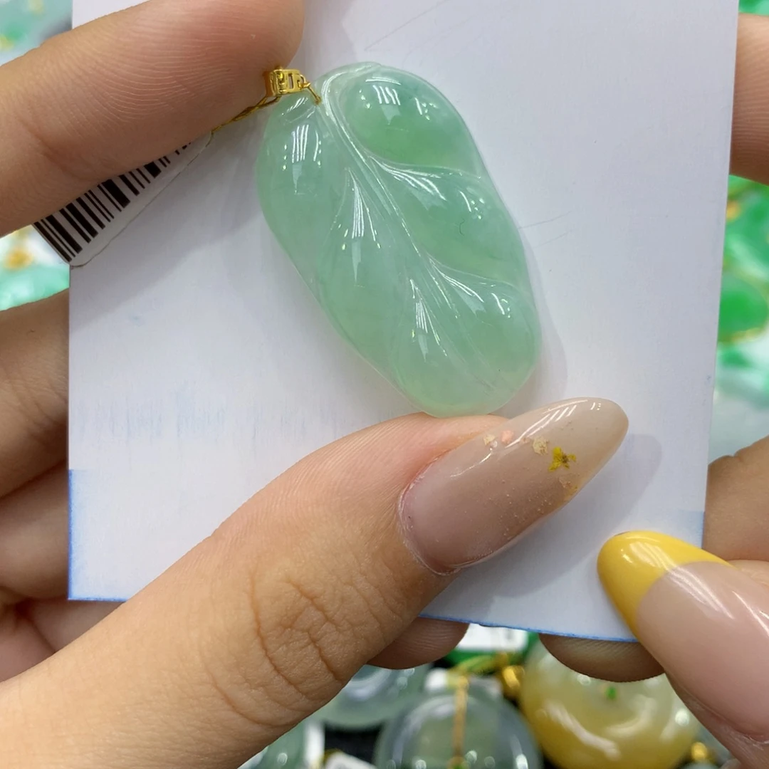 颈饰18K金镶嵌翡翠