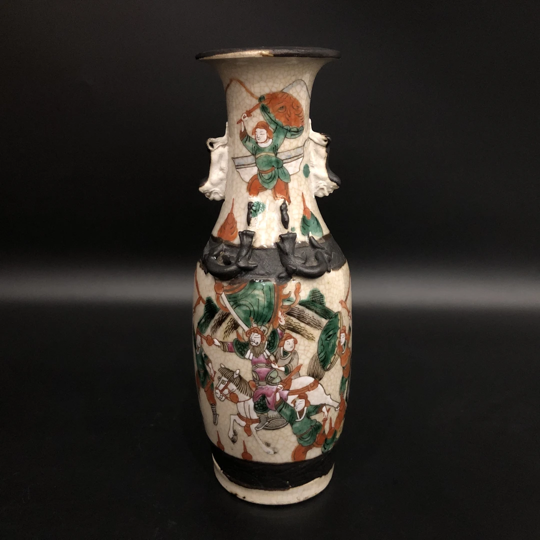 lot:25121533 清晚期哥釉五彩刀马人物双兽耳赏瓶 高30.3cm