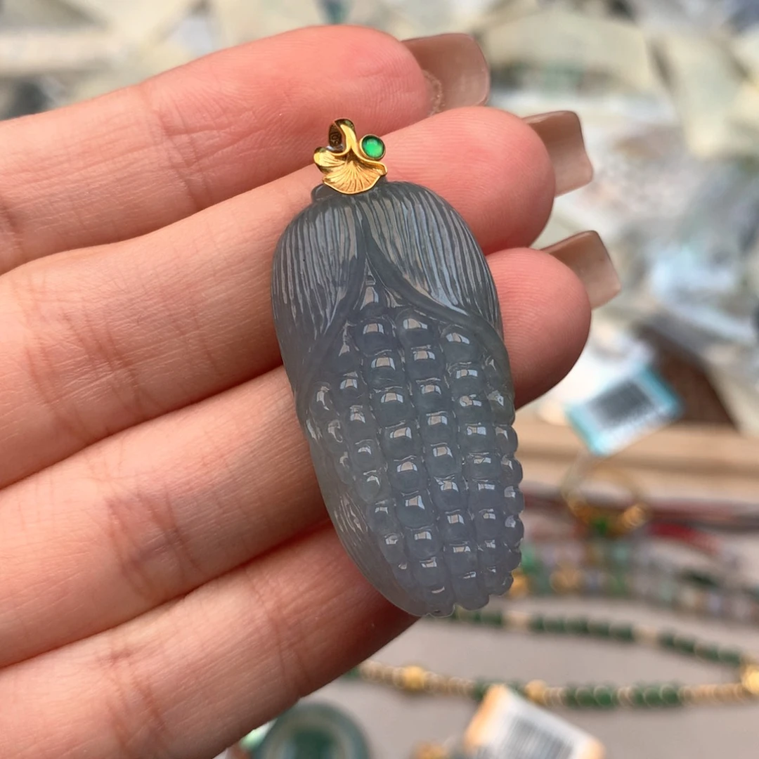 18K金镶嵌挂件翡翠