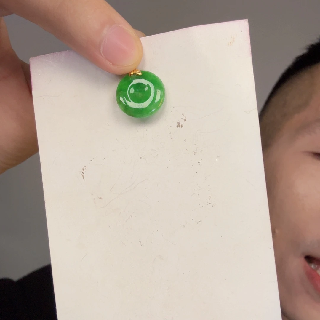 翡翠18K金镶嵌颈饰一件