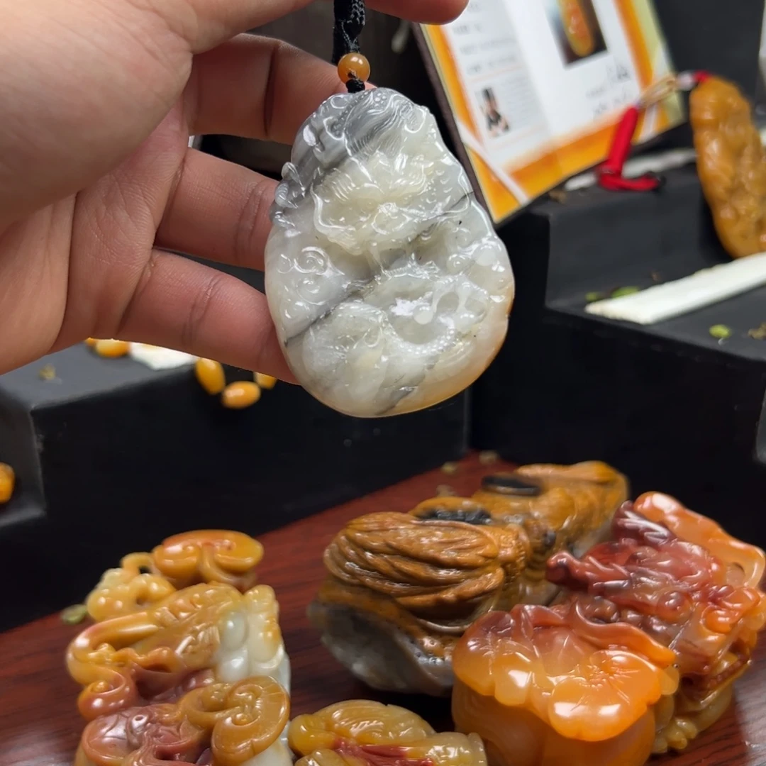 未镶嵌石英质玉（黄龙玉）黄龙玉