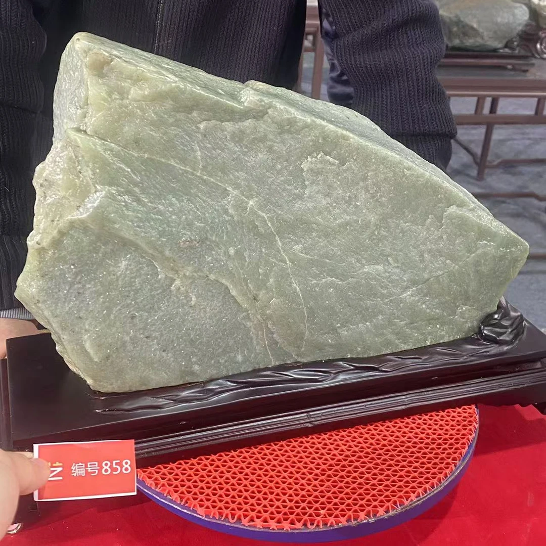 新疆玉料原石发一件编号858