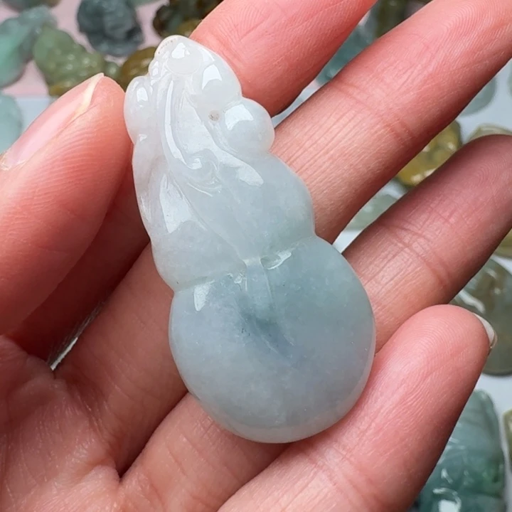 翡翠未镶嵌颈饰葫芦
