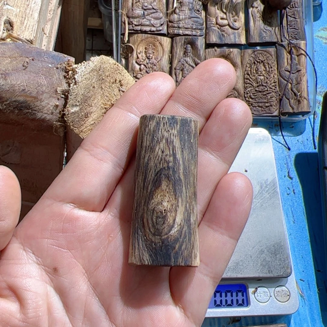 沉香吊坠白棋素牌6.7克