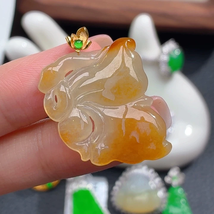 颈饰18K金镶嵌翡翠