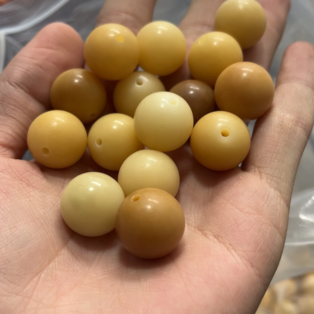 【闪购商品】白玉菩提吊坠z18/10+5颗微瑕大小珠