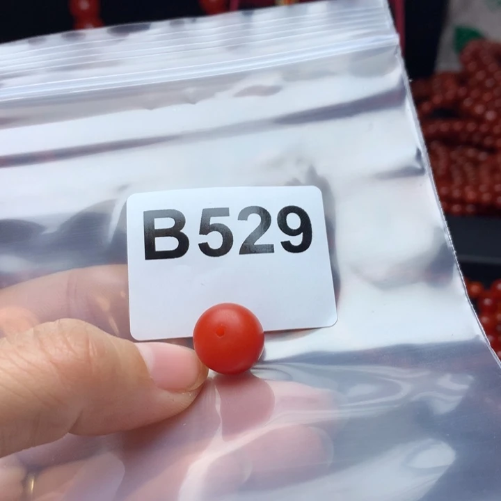 朱***豪南红玛瑙未镶嵌手链