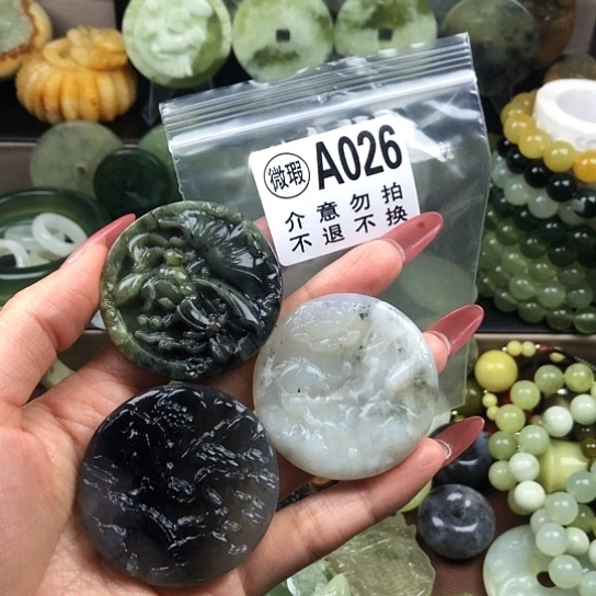 只买单纯的吊坠，没带链子，属的性质。