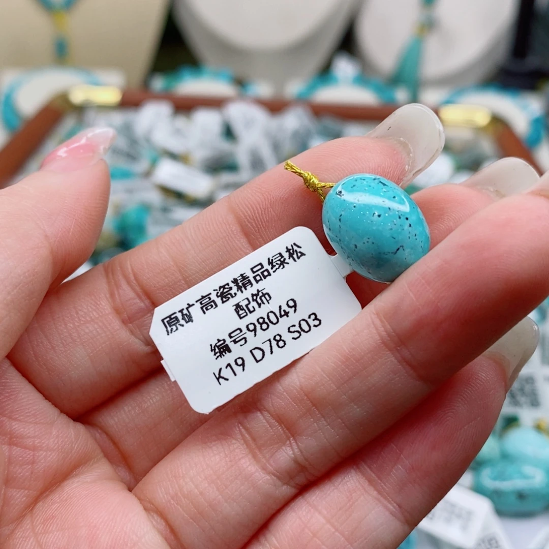 绿松石未镶嵌珠宝奇石